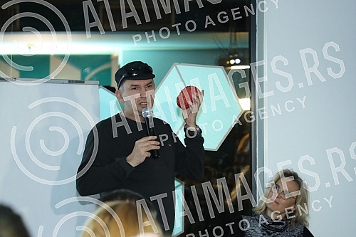 Well-known and award-winning children's book writer Uros Petrovic, one of the best IQ X solvers in the world, former president of Mensa and the Museum of Illusions, hosted a creative interactive evening.Poznati i nagradjivani pisac knjiga za decu -