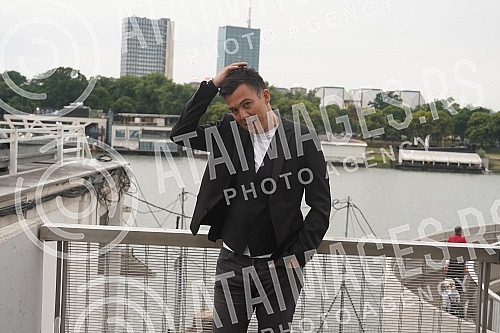 Zeljko Vasic was supposed to hold a concert as part of the promotion of the Tourist Offer of Herceg Novi and the promotion of the Skala festival at the Belgrade Manifesto, but the program was postponed to tomorrow due to bad weather..Zeljko Vasic j