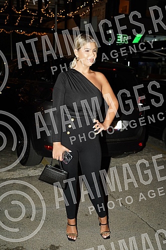 Singer Petar Mitic celebrated the birth of his sons at Dash restaurant.Pevac Petar Mitic proslavio je rodjenje sinova u restoranu Dash.