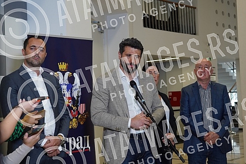 The Mayor of Belgrade, Aleksandar Sapic, held a meeting with communal militiamen and inspectors from the Secretariat for Inspection Affairs of the City of Belgrade in the Municipal Hall, and after the meeting a press conference was held where new mea