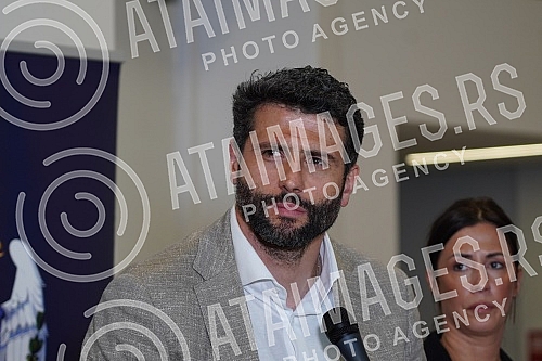 The Mayor of Belgrade, Aleksandar Sapic, held a meeting with communal militiamen and inspectors from the Secretariat for Inspection Affairs of the City of Belgrade in the Municipal Hall, and after the meeting a press conference was held where new mea