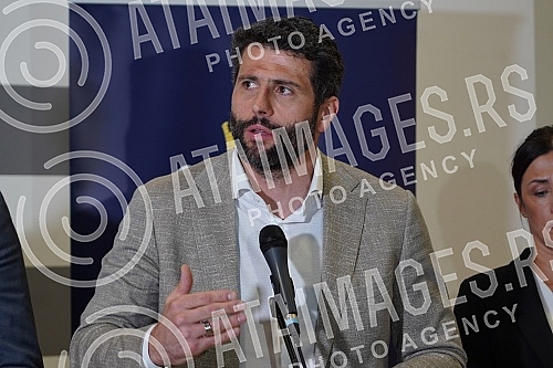 The Mayor of Belgrade, Aleksandar Sapic, held a meeting with communal militiamen and inspectors from the Secretariat for Inspection Affairs of the City of Belgrade in the Municipal Hall, and after the meeting a press conference was held where new mea