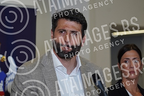 The Mayor of Belgrade, Aleksandar Sapic, held a meeting with communal militiamen and inspectors from the Secretariat for Inspection Affairs of the City of Belgrade in the Municipal Hall, and after the meeting a press conference was held where new mea