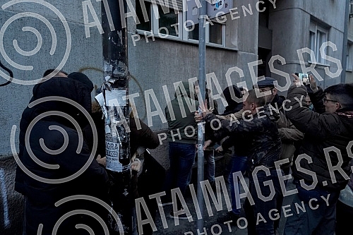 Activists Aida Corovic and Jelena Jacimovic Jachim threw eggs at a mural by Ratko Mladic, painted on the corner of Njegoseva and Aleksa Nenadovic.Aktivistkinje Aida Corovic i Jelena Jacimovic Jachim gadjale su jajima mural Ratka Mladica, koji je os