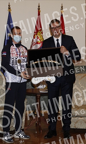 The President of the Republic of Serbia, Aleksandar Vucic, met with the winner of the bronze medal at the World Boxing Championship, Vladimir Mironcikov, and the delegation of the Boxing Association of Serbia. Predsednik Republike Srbije Aleksandar