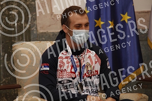 The President of the Republic of Serbia, Aleksandar Vucic, met with the winner of the bronze medal at the World Boxing Championship, Vladimir Mironcikov, and the delegation of the Boxing Association of Serbia. Predsednik Republike Srbije Aleksandar