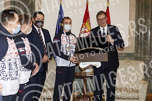 The President of the Republic of Serbia, Aleksandar Vucic, met with the winner of the bronze medal at the World Boxing Championship, Vladimir Mironcikov, and the delegation of the Boxing Association of Serbia. Predsednik Republike Srbije Aleksandar