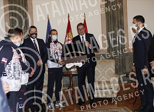 The President of the Republic of Serbia, Aleksandar Vucic, met with the winner of the bronze medal at the World Boxing Championship, Vladimir Mironcikov, and the delegation of the Boxing Association of Serbia. Predsednik Republike Srbije Aleksandar