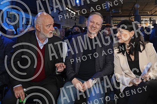 The United for the Victory of Serbia Coalition held a convention in Dorcol Platz, at which it presented the list 