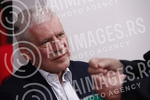 In the premises of the Social Democratic Party, the collection of signatures in support of the lists for the parliamentary and Belgrade elections was organized.U prostorijama Socijaldemokratske stranke organizovano je prikupljanje potpisa podrske l