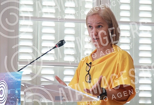 A press conference was held at the Ethnographic Museum to present the results of the first national survey on violence against women and girls in public space in Serbia.U Etnografskom muzeju je odrzana konferencija za medije na kojoj su predstavlje