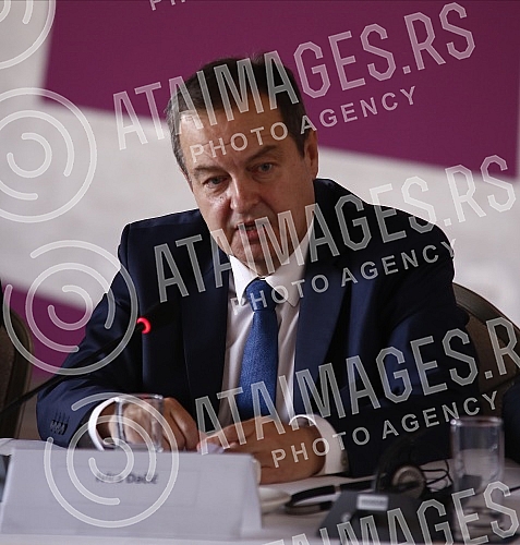 The European Union as a strategic choice conference was held at the Zira Hotel - the experiences of Serbia and Romania.U hotelu Zira odrzana je konferencija Evropska unija kao strateski izbor - iskustva Srbije i Rumunije