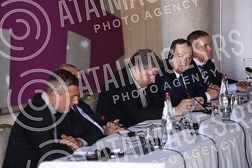 The European Union as a strategic choice conference was held at the Zira Hotel - the experiences of Serbia and Romania.U hotelu Zira odrzana je konferencija Evropska unija kao strateski izbor - iskustva Srbije i Rumunije