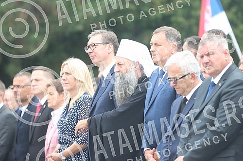 In the Bijeljina settlement of Velika Obarska, the beginning of the construction of the Raca-Bijeljina highway section, an integral part of the future Banjaluka-Bijeljina-Belgrade and Belgrade-Sarajevo highways, was solemnized today.U bijeljinskom 