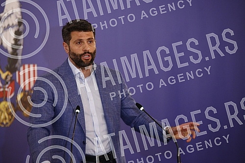 The mayor of Belgrade, Aleksandar Sapic, held the first regular press conference.Gradonacelnik Beograda Aleksandar Sapic odrzao je Prvu redovnu konferenciju za novinare. 