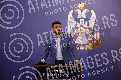 The mayor of Belgrade, Aleksandar Sapic, held the first regular press conference.Gradonacelnik Beograda Aleksandar Sapic odrzao je Prvu redovnu konferenciju za novinare. 