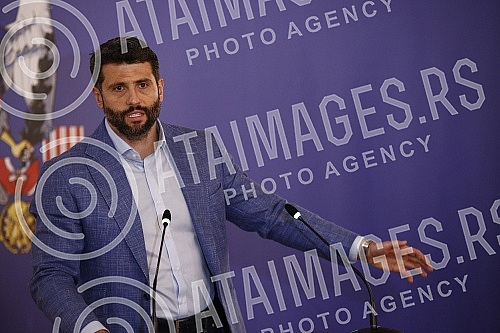 The mayor of Belgrade, Aleksandar Sapic, held the first regular press conference.Gradonacelnik Beograda Aleksandar Sapic odrzao je Prvu redovnu konferenciju za novinare. 