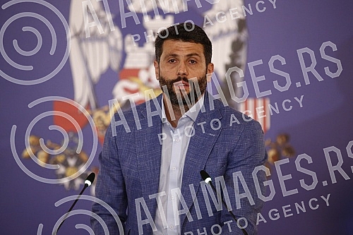 The mayor of Belgrade, Aleksandar Sapic, held the first regular press conference.Gradonacelnik Beograda Aleksandar Sapic odrzao je Prvu redovnu konferenciju za novinare. 