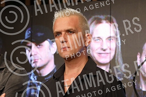 The press conference of the Osvajaci band from Kragujevac was held at the Lisbon club in the mts Dvorana.Konferencija za novinare kragujevackog benda Osvajaci odrzana je u klubu Lisabon u mts Dvorani.