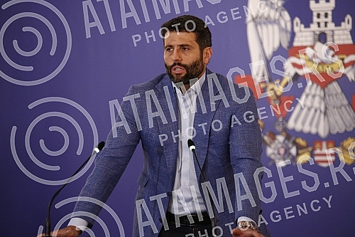 The mayor of Belgrade, Aleksandar Sapic, held the first regular press conference.Gradonacelnik Beograda Aleksandar Sapic odrzao je Prvu redovnu konferenciju za novinare. 