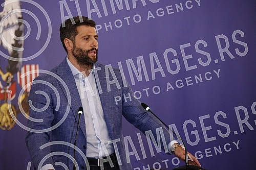 The mayor of Belgrade, Aleksandar Sapic, held the first regular press conference.Gradonacelnik Beograda Aleksandar Sapic odrzao je Prvu redovnu konferenciju za novinare. 
