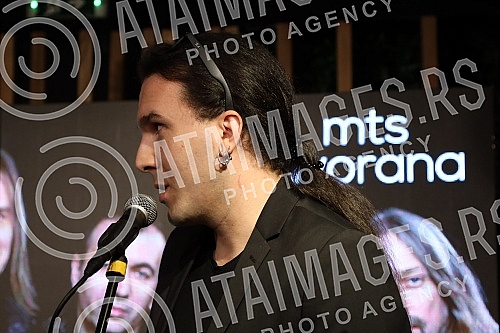 The press conference of the Osvajaci band from Kragujevac was held at the Lisbon club in the mts Dvorana.Konferencija za novinare kragujevackog benda Osvajaci odrzana je u klubu Lisabon u mts Dvorani.