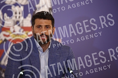 The mayor of Belgrade, Aleksandar Sapic, held the first regular press conference.Gradonacelnik Beograda Aleksandar Sapic odrzao je Prvu redovnu konferenciju za novinare. 