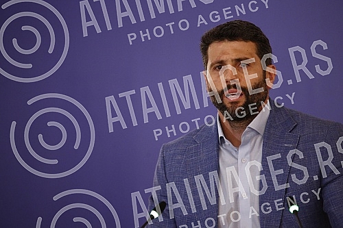 The mayor of Belgrade, Aleksandar Sapic, held the first regular press conference.Gradonacelnik Beograda Aleksandar Sapic odrzao je Prvu redovnu konferenciju za novinare. 