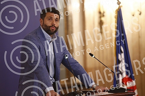 The mayor of Belgrade, Aleksandar Sapic, held the first regular press conference.Gradonacelnik Beograda Aleksandar Sapic odrzao je Prvu redovnu konferenciju za novinare. 
