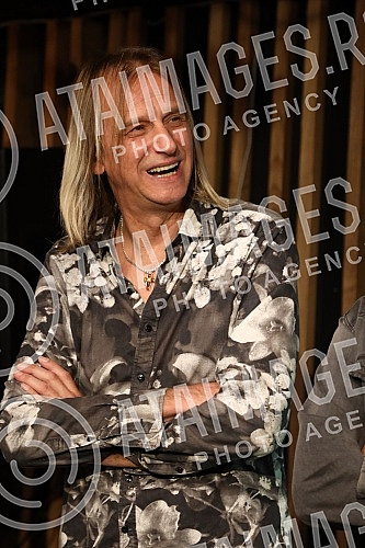 The press conference of the Osvajaci band from Kragujevac was held at the Lisbon club in the mts Dvorana.Konferencija za novinare kragujevackog benda Osvajaci odrzana je u klubu Lisabon u mts Dvorani.