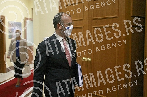  Minister for European integration Jadranka Joksimovic met with the head of the delegation of the European Union in Belgrade, Sem Fabrizi, and on that occasion Fabrizi presented her with the European commission's progress report on Serbia and the Eco