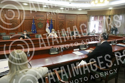  Minister for European integration Jadranka Joksimovic met with the head of the delegation of the European Union in Belgrade, Sem Fabrizi, and on that occasion Fabrizi presented her with the European commission's progress report on Serbia and the Eco