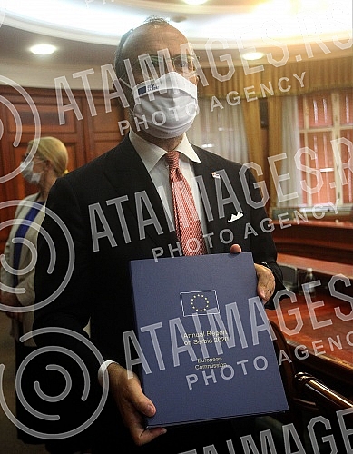  Minister for European integration Jadranka Joksimovic met with the head of the delegation of the European Union in Belgrade, Sem Fabrizi, and on that occasion Fabrizi presented her with the European commission's progress report on Serbia and the Eco