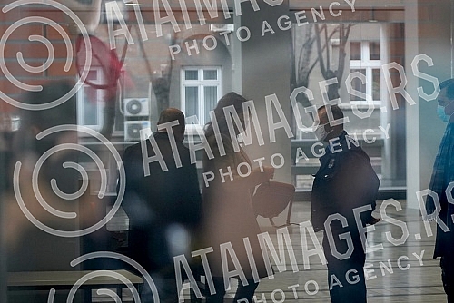 Iva Ilincic is coming to the Higher public prosecutor's office to give a statement regarding the case in which Miroslav Mike Aleksic is accused of sexually harassing and raping his students.Iva Ilincic dolazi u Vise javno tuzilastvo kako bi dala iz