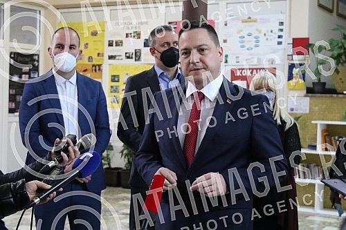 The Fourth Belgrade Gymnasium was visited by the Minister of Education Branko Ruzic and the Director of the Institute for the Evaluation of the Quality of Education Branislav Randjelovic on the occasion of the beginning of the PISA test.Cetvrtu beo