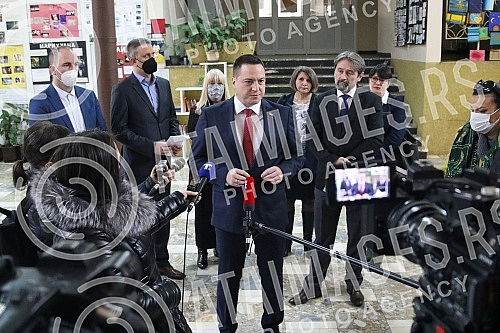 The Fourth Belgrade Gymnasium was visited by the Minister of Education Branko Ruzic and the Director of the Institute for the Evaluation of the Quality of Education Branislav Randjelovic on the occasion of the beginning of the PISA test.Cetvrtu beo