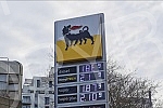 In Austria, the price of fuel at gas stations has reached new record levels that will go down in historical annals. U Austriji cena goriva na benzinskim pumpama dostigla je nove rekordne vrednosti koje ce uci u istorijske anale.