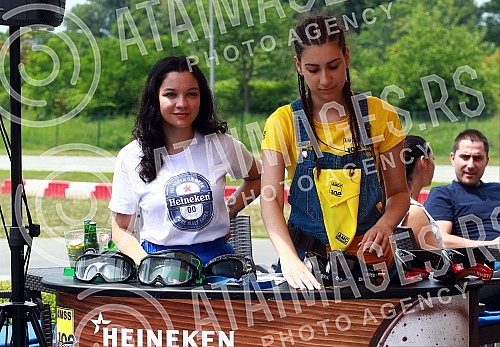 Signing of an agreement between the Auto-Moto Association of Serbia and Heineken Serbia for the campaign 