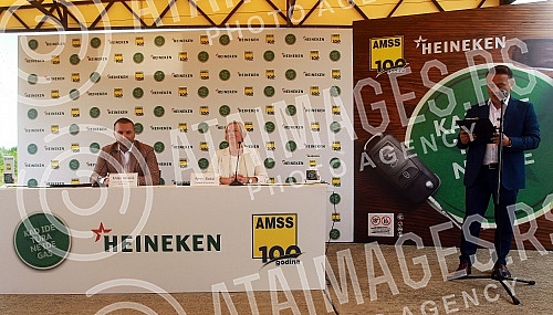 Signing of an agreement between the Auto-Moto Association of Serbia and Heineken Serbia for the campaign 