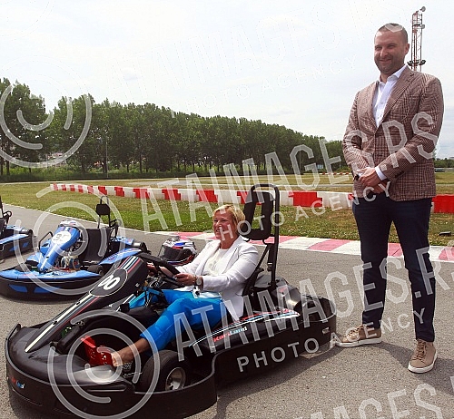 Signing of an agreement between the Auto-Moto Association of Serbia and Heineken Serbia for the campaign 