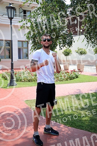 Boxer Veljko Raznatovic in the camp on Avala where he trains. Bokser Veljko Raznatovic u kampu na Avali gde trenira.