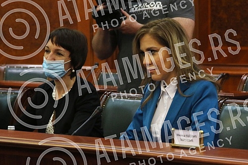 Minister without portfolio Nenad Popovic met with Montenegrin Minister of education, science, culture and sports Vesna Bratic.  Ministar bez portfelja Nenad Popovic sastao se sa ministarkom prosvete, nauke, kulture i sporta Crne Gore Vesnom Bratic