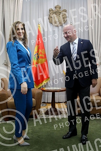 Minister without portfolio Nenad Popovic met with Montenegrin Minister of education, science, culture and sports Vesna Bratic.  Ministar bez portfelja Nenad Popovic sastao se sa ministarkom prosvete, nauke, kulture i sporta Crne Gore Vesnom Bratic
