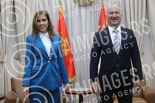 Minister without portfolio Nenad Popovic met with Montenegrin Minister of education, science, culture and sports Vesna Bratic.  Ministar bez portfelja Nenad Popovic sastao se sa ministarkom prosvete, nauke, kulture i sporta Crne Gore Vesnom Bratic