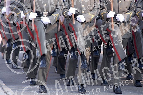 Promocija kadeta i kadetkinja 136. klase Vojne akademije i 1. klase Medicinskog fakulteta VMA, ispred Narodne skupstine Republike Srbije.