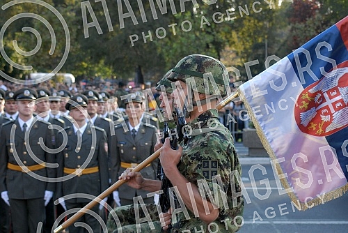 Promocija kadeta i kadetkinja 136. klase Vojne akademije i 1. klase Medicinskog fakulteta VMA, ispred Narodne skupstine Republike Srbije.