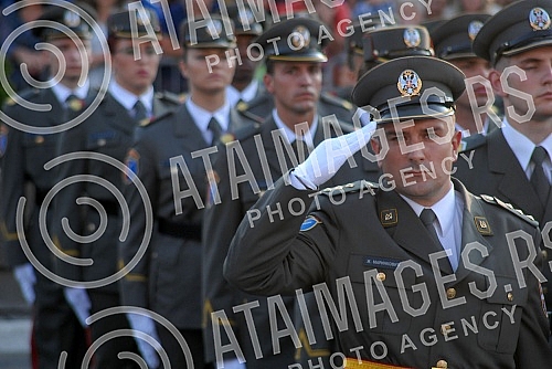 Promocija kadeta i kadetkinja 136. klase Vojne akademije i 1. klase Medicinskog fakulteta VMA, ispred Narodne skupstine Republike Srbije.
