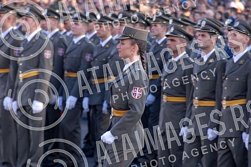 Promocija kadeta i kadetkinja 136. klase Vojne akademije i 1. klase Medicinskog fakulteta VMA, ispred Narodne skupstine Republike Srbije.