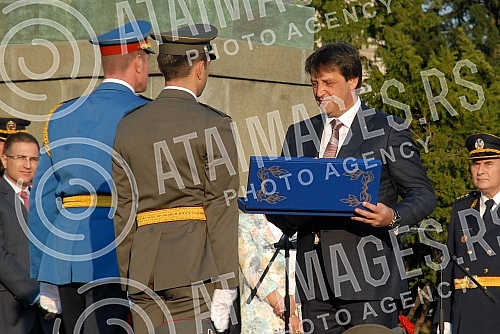 Promocija kadeta i kadetkinja 136. klase Vojne akademije i 1. klase Medicinskog fakulteta VMA, ispred Narodne skupstine Republike Srbije.