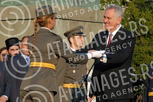 Promocija kadeta i kadetkinja 136. klase Vojne akademije i 1. klase Medicinskog fakulteta VMA, ispred Narodne skupstine Republike Srbije.
